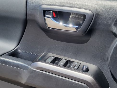 Used 2023 Toyota Tacoma TRD Off-Road AWD/4WD image 20