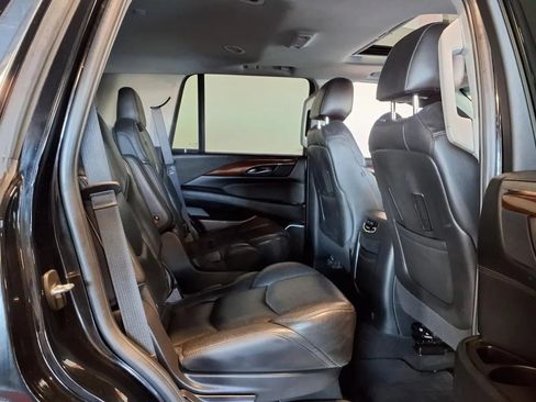 Used 2020 Cadillac Escalade Luxury AWD/4WD image 12
