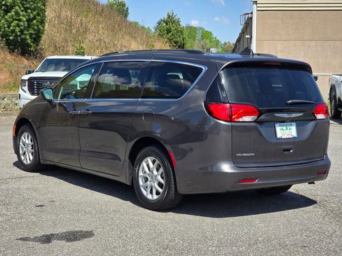 Used 2021 Chrysler Voyager Lxi image 12