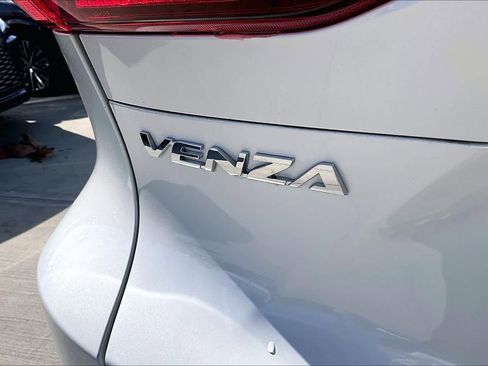 Used 2021 Toyota Venza Limited image 9