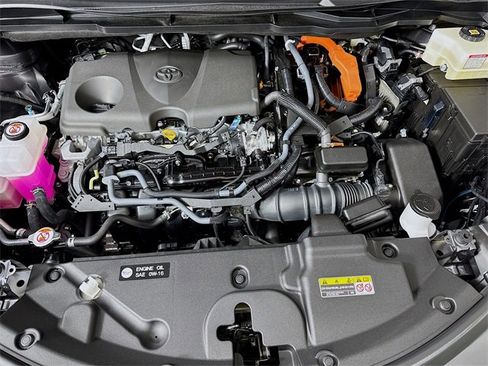 Used 2025 Toyota Sienna XLE image 32