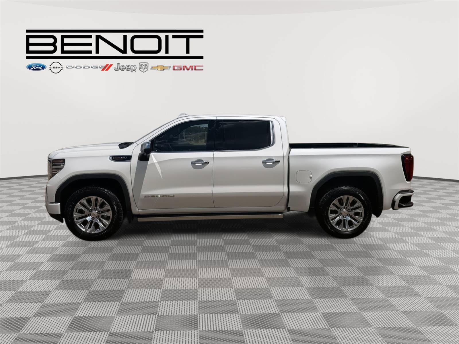 Used 2024 GMC Sierra 1500 Denali w/ Denali Reserve Package AWD/4WD image 4
