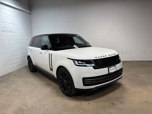 Used 2023 Land Rover Range Rover Long Wheelbase SE image 4
