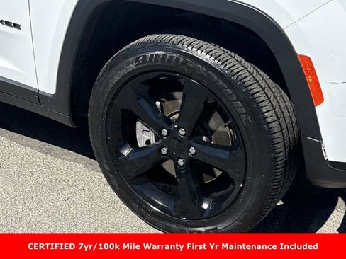 Used 2023 Jeep Grand Cherokee L Laredo AWD/4WD image 8