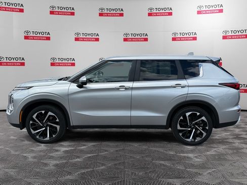 Used 2024 Mitsubishi Outlander SE AWD/4WD image 8