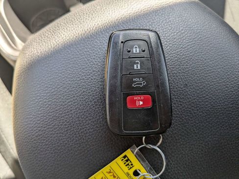 Used 2019 Toyota RAV4 XLE w/ Convenience Package image 32