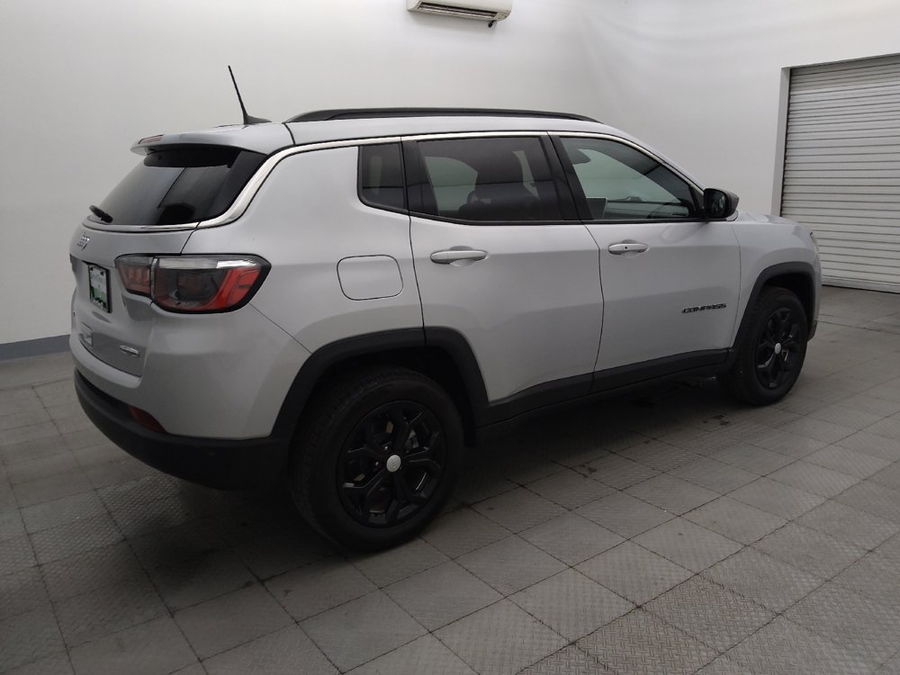 Used 2024 Jeep Compass Latitude AWD/4WD image 10