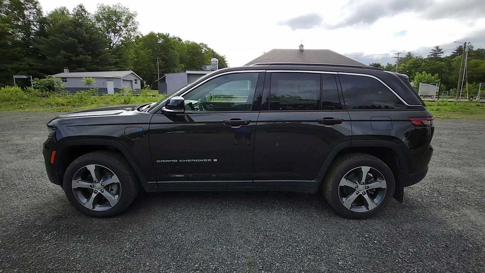 New 2024 Jeep Grand Cherokee Limited 4xe w/ Luxury Tech Group II AWD/4WD image 5