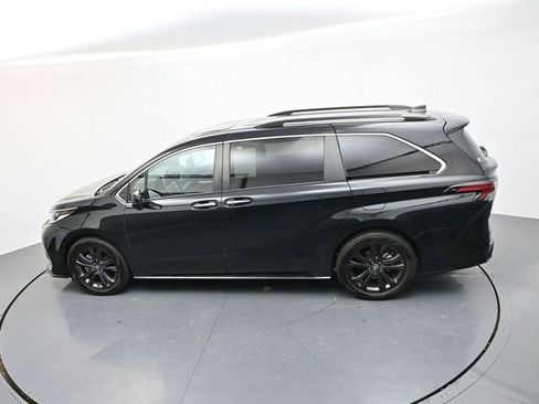 Used 2023 Toyota Sienna XSE image 37