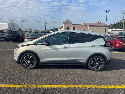 Used 2023 Chevrolet Bolt LT w/ Infotainment Package FWD image 2