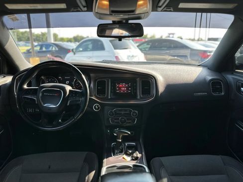 Used 2017 Dodge Charger SE RWD image 12