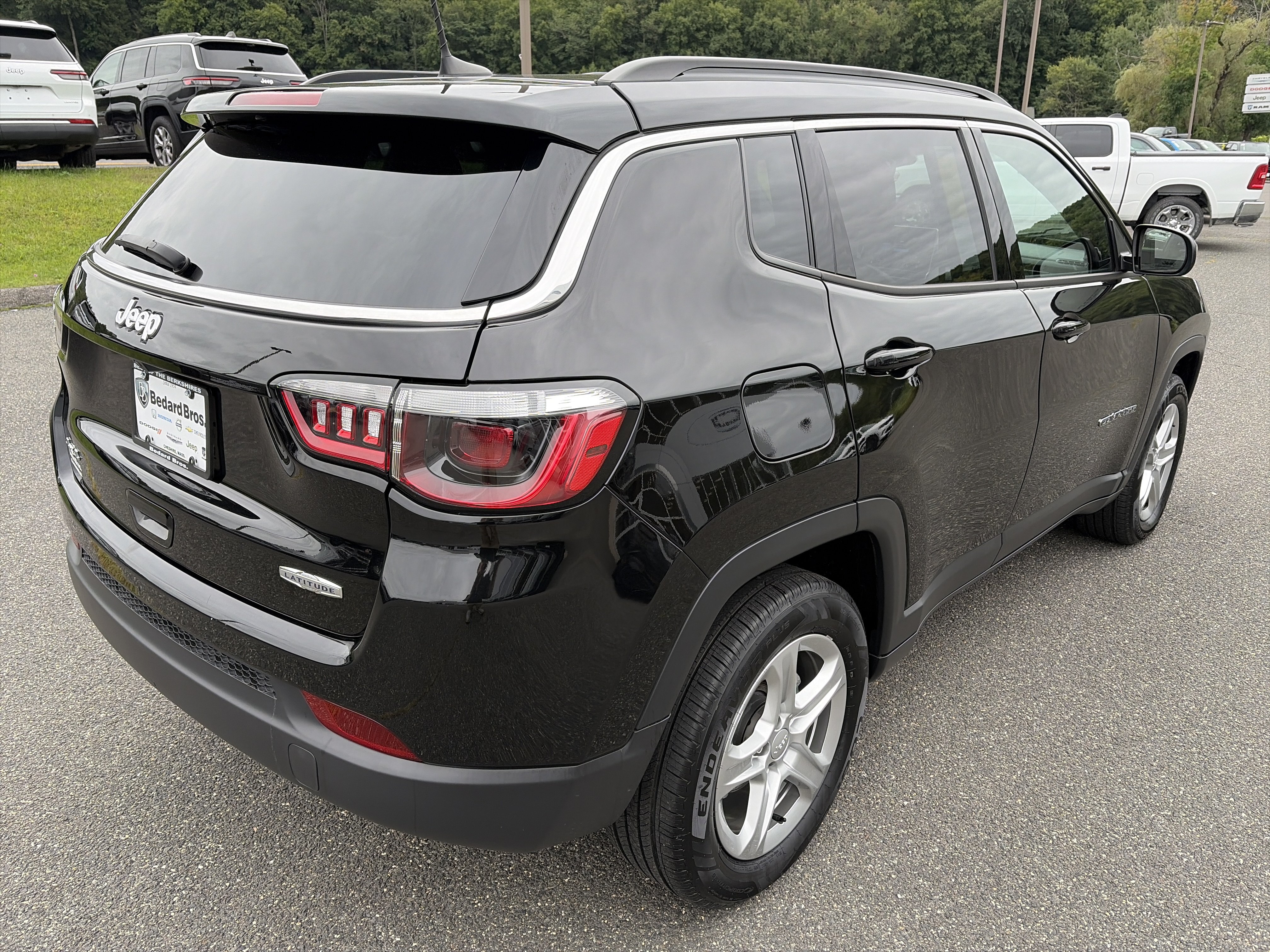 Certified 2023 Jeep Compass Latitude w/ Convenience Group AWD/4WD image 5