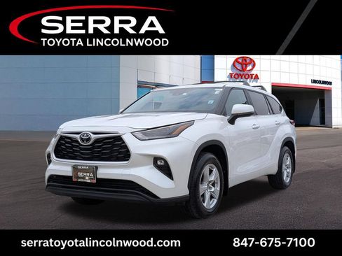 Used 2023 Toyota Highlander LE FWD image 1