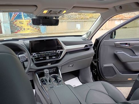 Used 2021 Toyota Highlander Platinum image 21