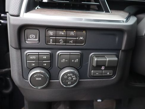 New 2026 Chevrolet Suburban Premier AWD/4WD image 17