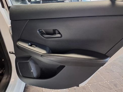 Used 2025 Nissan Sentra SV FWD image 9