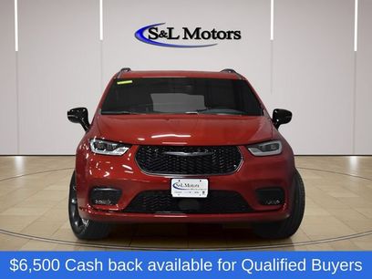New 2026 Chrysler Pacifica Select w/ S Appearance Package