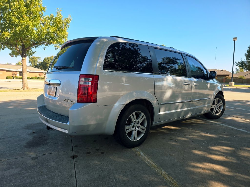Used 2010 Dodge Grand Caravan SXT FWD image 18