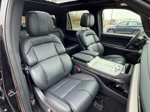 New 2025 Lincoln Navigator L Reserve w/ Jet Appearance Package image 12