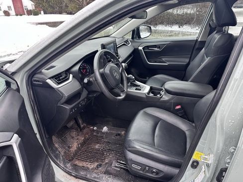 Used 2020 Toyota RAV4 XLE Premium image 12