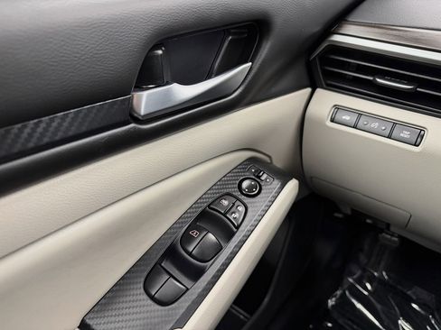 Used 2025 Nissan Altima 2.5 SV image 10