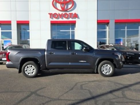 Used 2022 Toyota Tundra SR5 w/ SR5 Convenience Package image 6