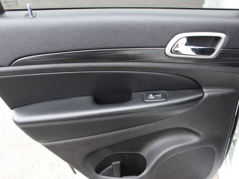 Used 2021 Jeep Grand Cherokee Laredo X image 16