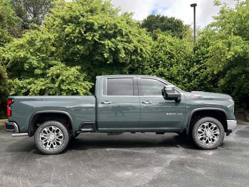 New 2026 Chevrolet Silverado 2500 LTZ w/ LTZ Premium Package AWD/4WD image 10