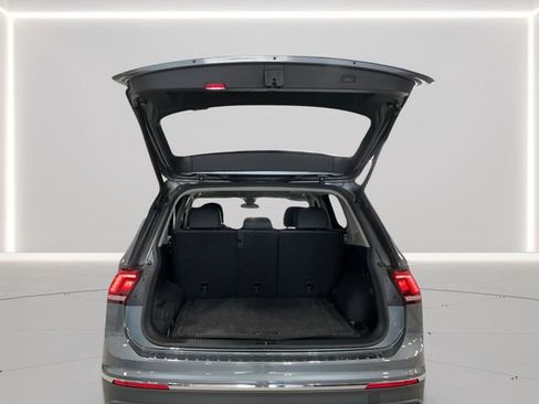 Certified 2024 Volkswagen Tiguan SE w/ Panoramic Sunroof Package AWD/4WD image 23