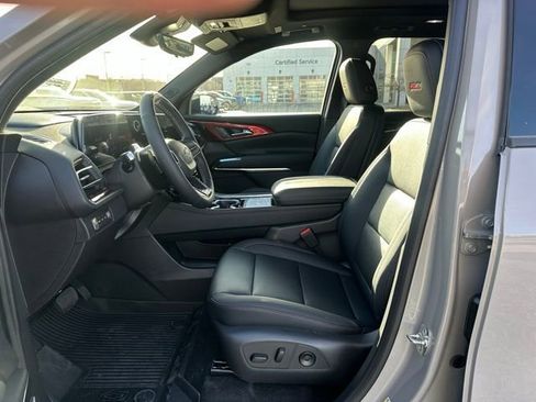 New 2026 Chevrolet Traverse Z71 w/ Enhanced Driving Package image 2