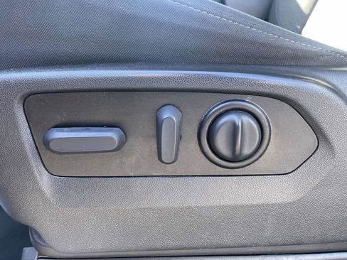 Used 2022 Chevrolet Silverado 1500 LT image 25