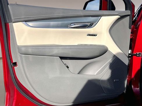 Used 2021 Cadillac XT5 Premium Luxury image 18