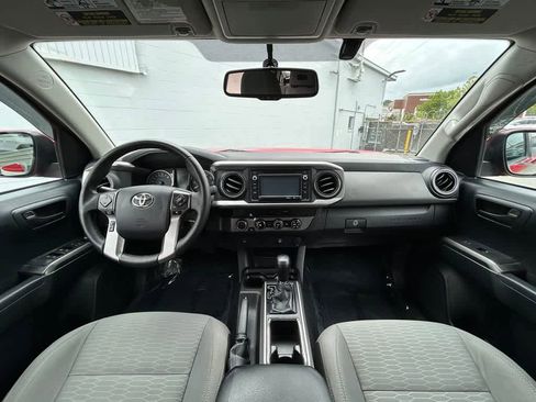 Used 2016 Toyota Tacoma SR5 w/ SR5 Appearance Package (SN) AWD/4WD image 10