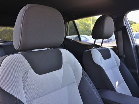 Used 2024 Chevrolet Trax RS FWD image 17