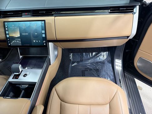 Used 2025 Land Rover Range Rover Autobiography AWD/4WD image 19