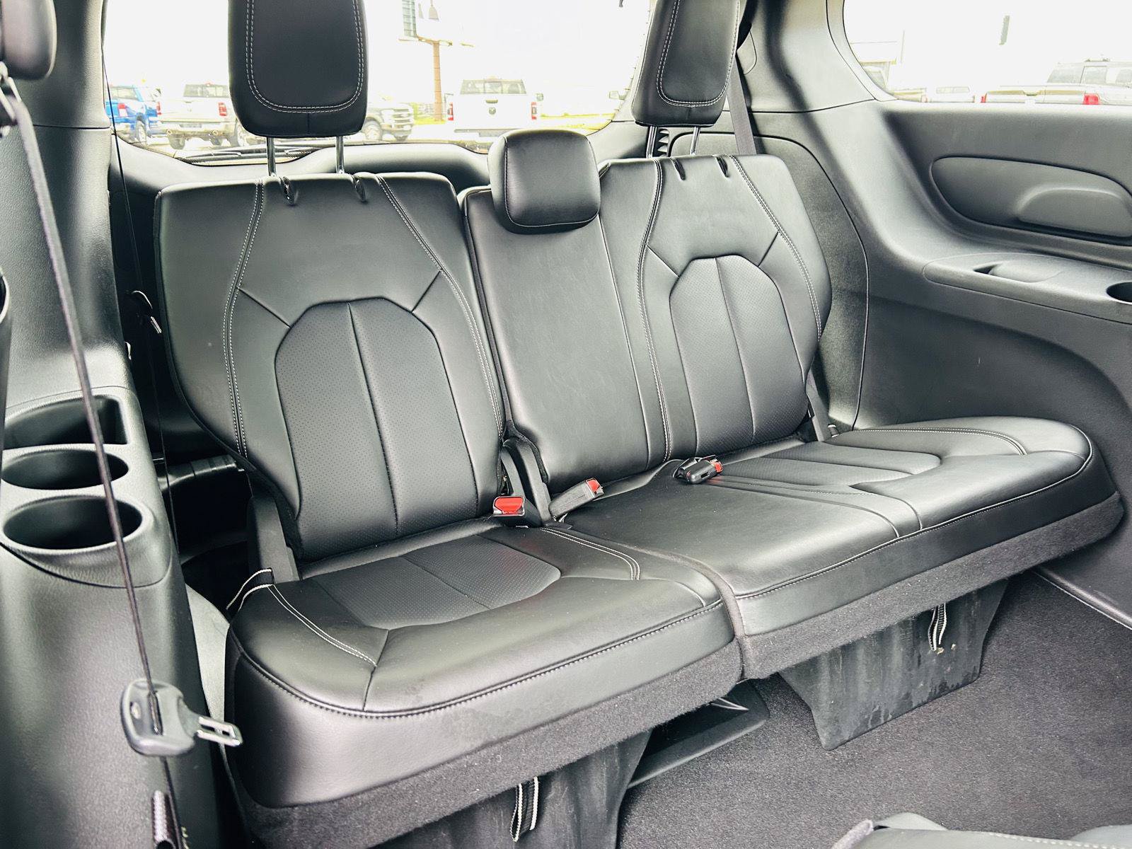 Used 2025 Chrysler Pacifica Select FWD image 31