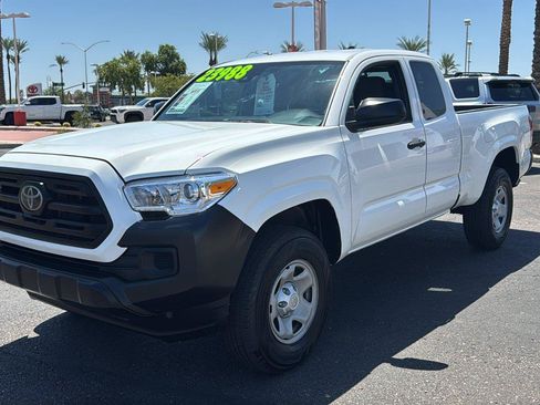 Used 2018 Toyota Tacoma SR RWD image 4