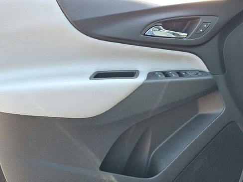Used 2019 Chevrolet Equinox LS w/ LS Convenience Package AWD/4WD image 13