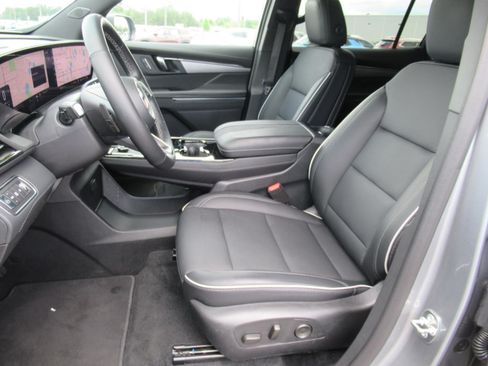 Used 2025 Buick Enclave Preferred w/ Power Package FWD image 18