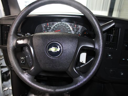 Used 2011 Chevrolet Express 2500 RWD image 10
