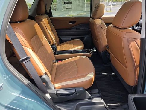 New 2026 Nissan Pathfinder Platinum FWD image 13