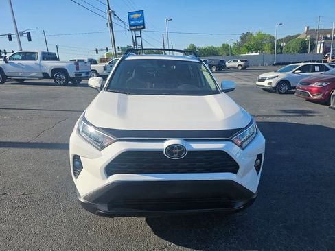 Used 2021 Toyota RAV4 XLE w/ Convenience Package FWD image 3