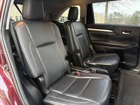 Used 2019 Toyota Highlander XLE image 41