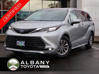 Used 2021 Toyota Sienna XLE