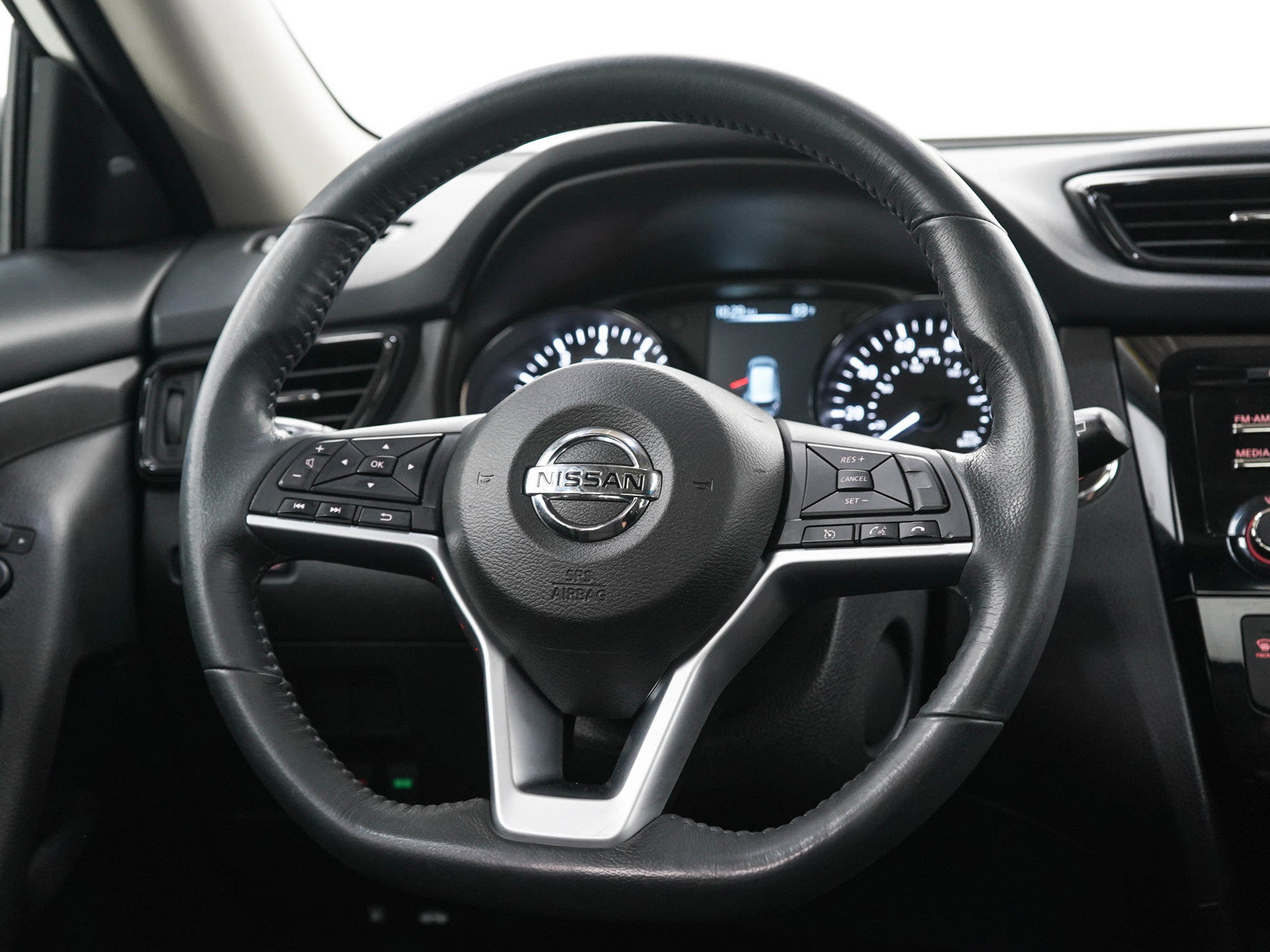 Used 2017 Nissan Rogue SV AWD/4WD image 17