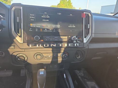 New 2025 Nissan Frontier SV image 20