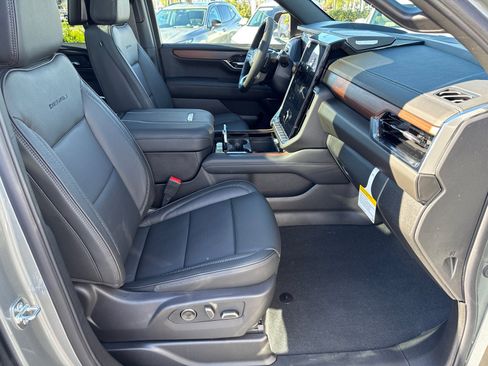 New 2026 GMC Yukon XL Denali image 17