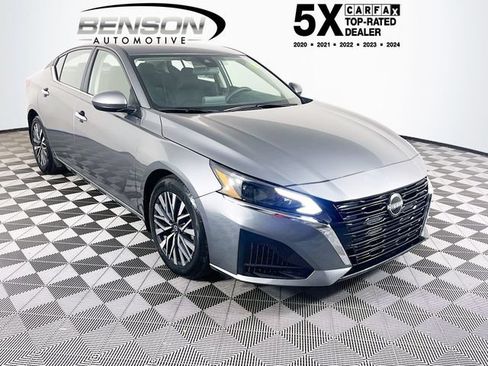 Used 2023 Nissan Altima 2.5 SV FWD image 1