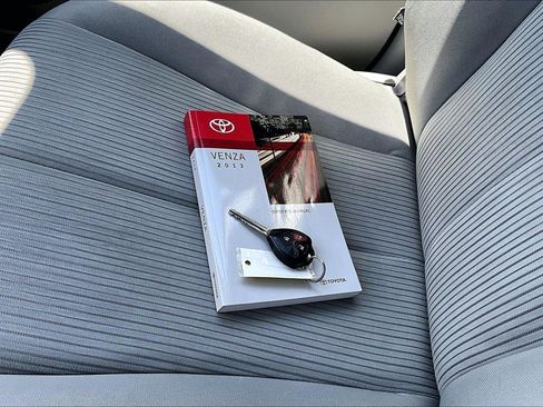 Used 2013 Toyota Venza LE FWD image 36