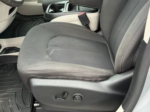 Used 2017 Chrysler Pacifica Touring Plus w/ Tire & Wheel Group image 17